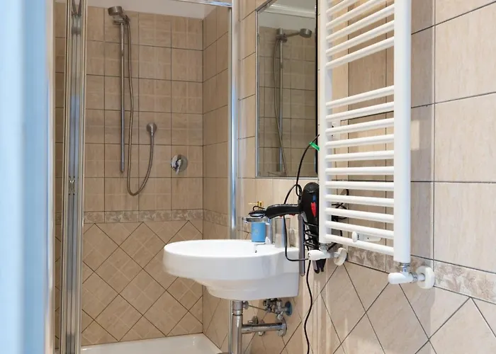 Cavalleggeri Guesthouse, Opposite St Peter's Basilica Whit Private Gasthof 4*