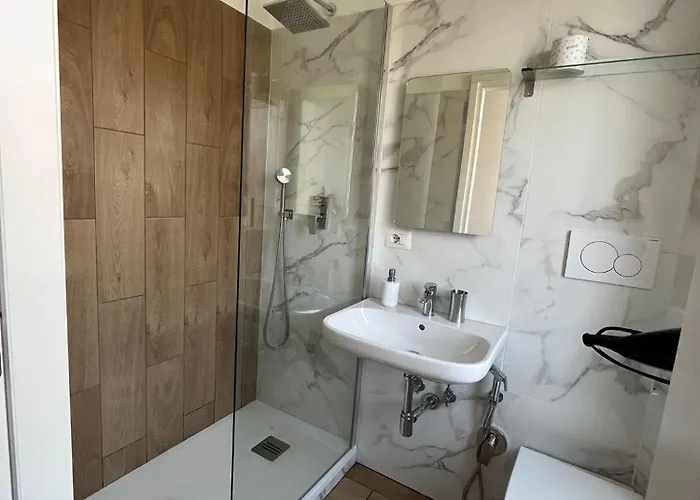 Gasthof Cavalleggeri Guesthouse, Opposite St Peter's Basilica Whit Private